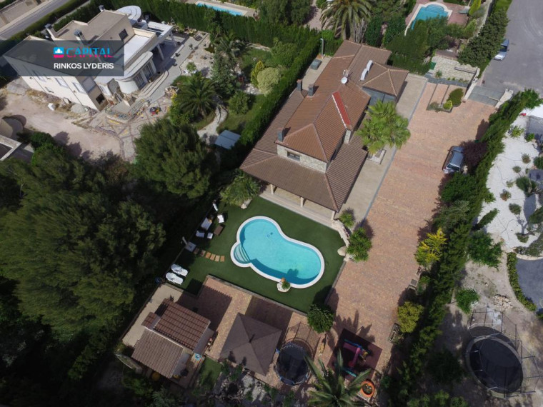 Šiuolaikinė vila prabangioje Eldos urbanizacijoje (Alikantėje) dabar už specialią kainą!!!  41