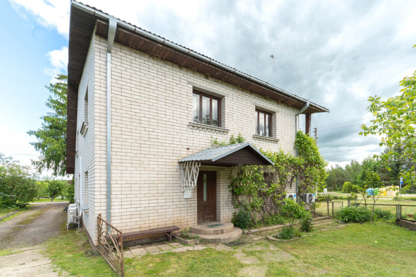 Parduodamas namas Žalioji g., Uliūnų k., Panevėžio r. sav., 215.5 m2 ploto, 2 aukštai 3