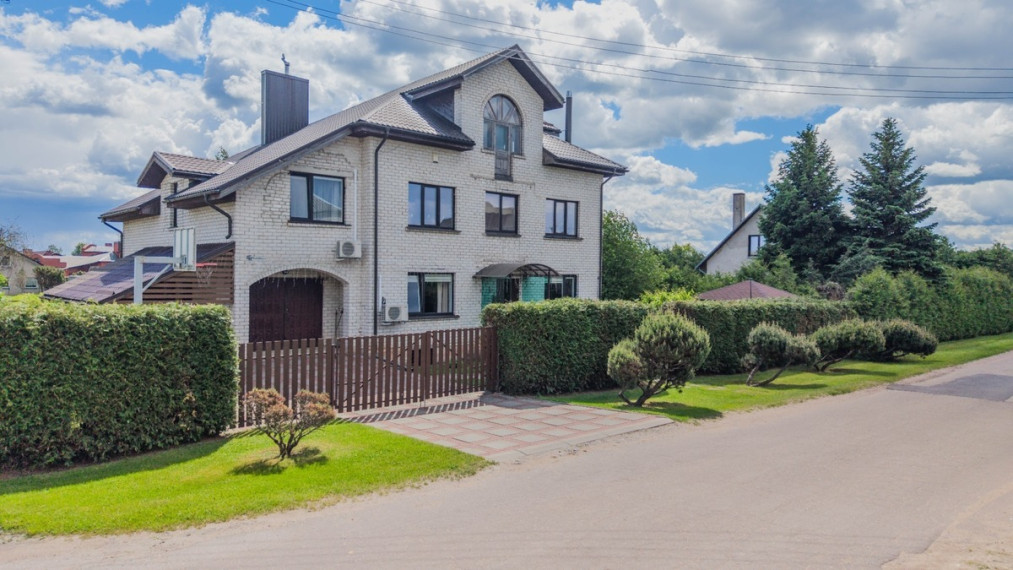 Parduodamas namas Dvareliškių g., Šlienavos k., Kauno r. sav., 236 m2 ploto, 3 aukštai 2