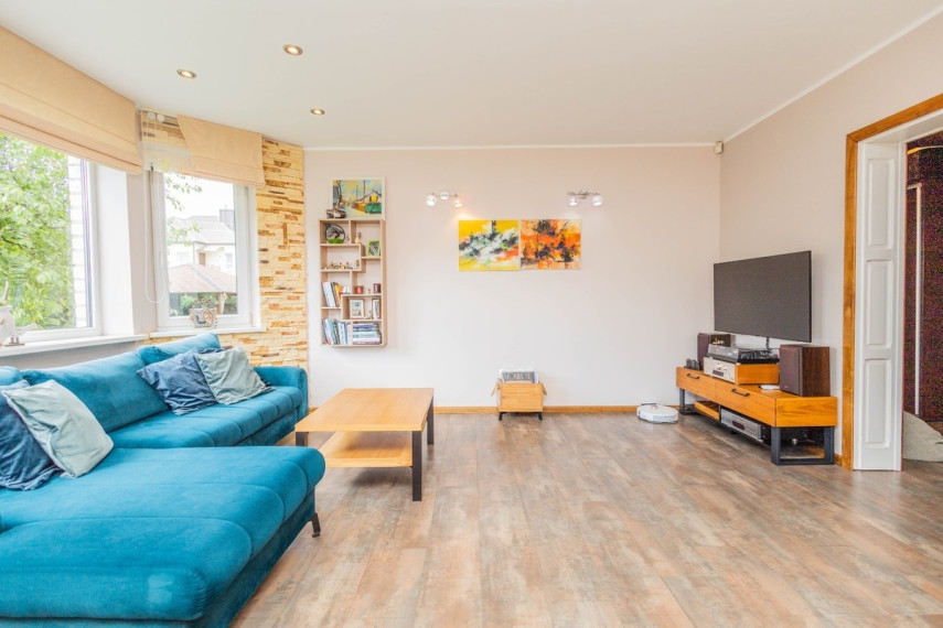 Parduodamas namas Dvareliškių g., Šlienavos k., Kauno r. sav., 236 m2 ploto, 3 aukštai 6