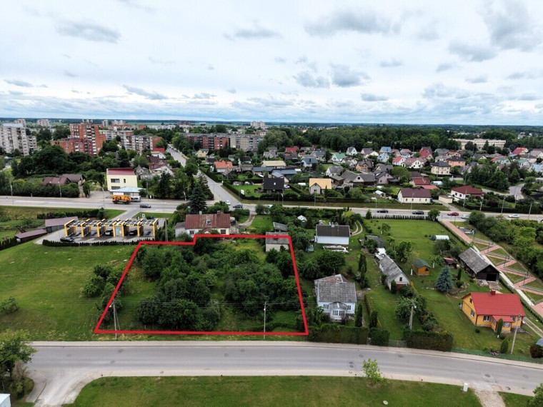 PARDUODAMAS ŽEMĖS SKLYPAS SU GYVENAMOJO NAMO DALIMI 1