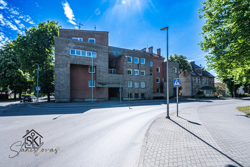 PIRMAME AUKŠTE PARDUODAMOS PATALPOS ŠILUTĖJE, TAIKOS G. 26 1