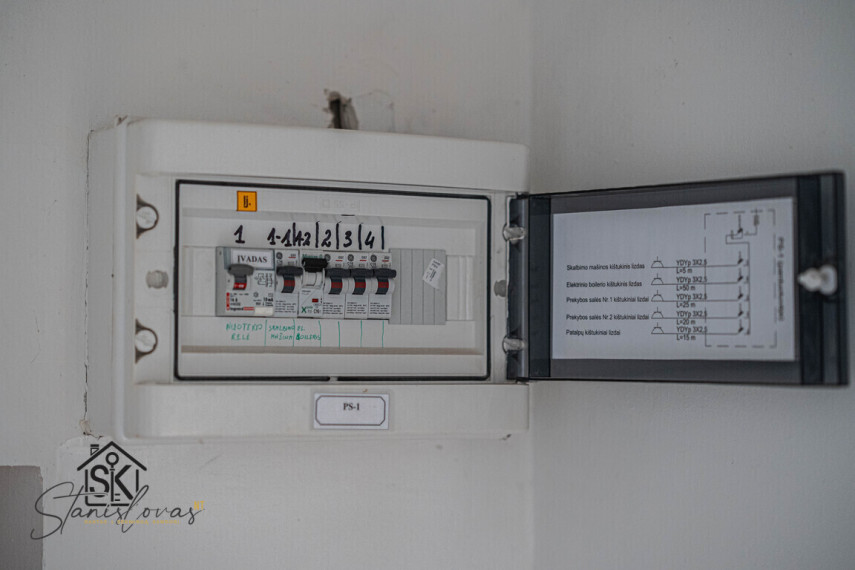PIRMAME AUKŠTE PARDUODAMOS PATALPOS ŠILUTĖJE, TAIKOS G. 26 23