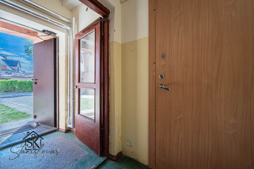 PIRMAME AUKŠTE PARDUODAMOS PATALPOS ŠILUTĖJE, TAIKOS G. 26 24