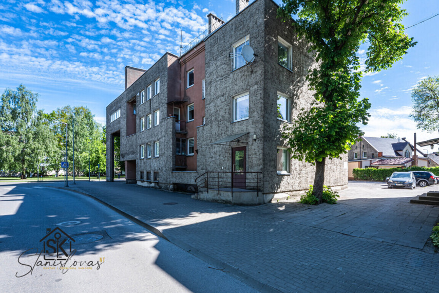 PIRMAME AUKŠTE PARDUODAMOS PATALPOS ŠILUTĖJE, TAIKOS G. 26 30