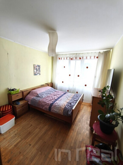 Parduodamas erdvus 4 kambarių butas gerame aukšte, Vaižganto g. 1