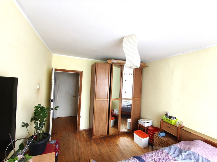 Parduodamas erdvus 4 kambarių butas gerame aukšte, Vaižganto g. 6
