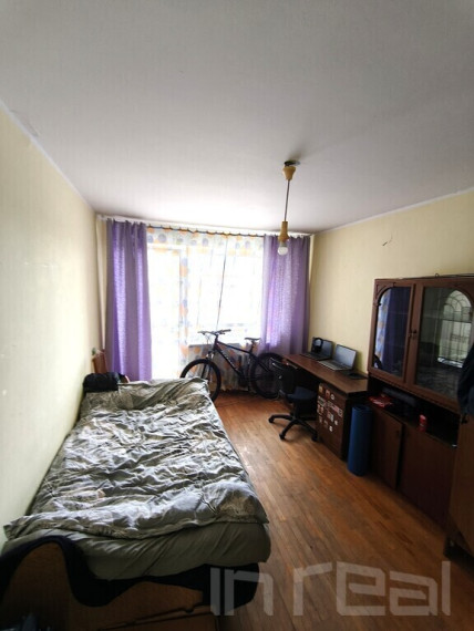 Parduodamas erdvus 4 kambarių butas gerame aukšte, Vaižganto g. 7