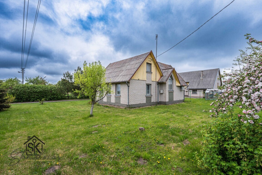 PARDUODAMAS NAMAS SU 29.50 ARŲ ŽEMĖS SKLYPU RUSNĖJE, SODŲ G. 28 34
