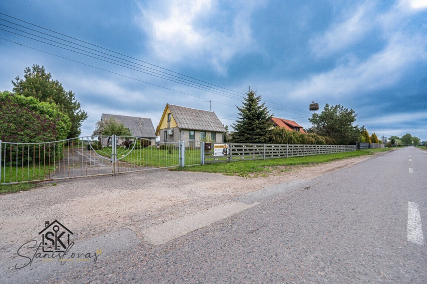 PARDUODAMAS NAMAS SU 29.50 ARŲ ŽEMĖS SKLYPU RUSNĖJE, SODŲ G. 28 38