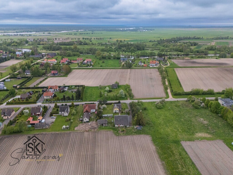 PARDUODAMAS NAMAS SU 29.50 ARŲ ŽEMĖS SKLYPU RUSNĖJE, SODŲ G. 28 44
