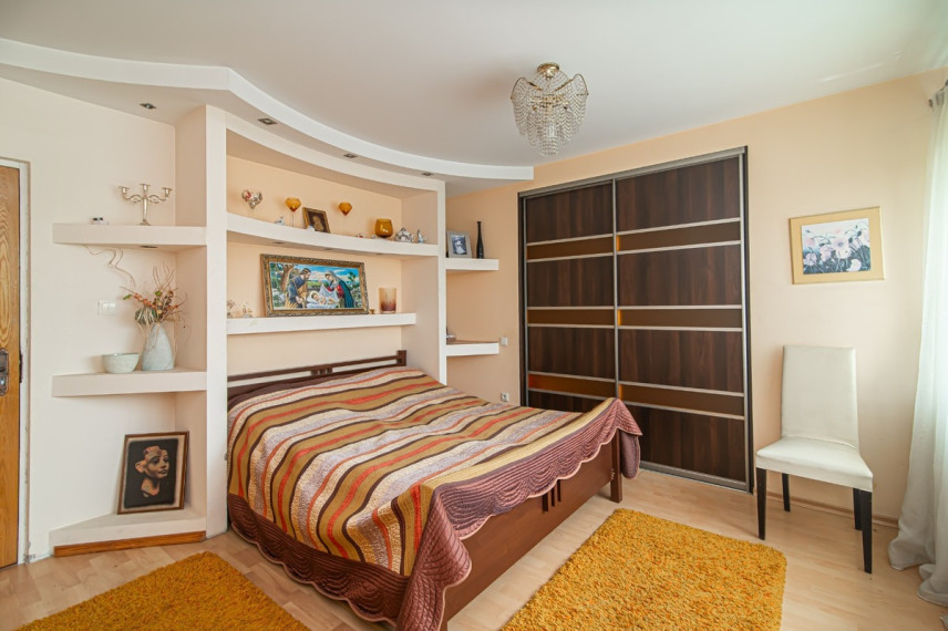 Parduodamas namas Pagrindinė g., Rastinėnų k., Vilniaus r. sav., 316.77 m2 ploto, 2 aukštai 18