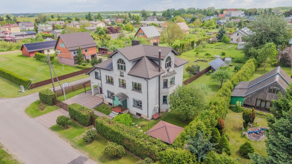 Parduodamas butas Dvareliškių g., Šlienavos k., Kauno r. sav., 236 m2 ploto, 8 kambariai 1
