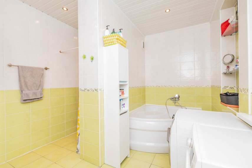 Parduodamas butas Dvareliškių g., Šlienavos k., Kauno r. sav., 236 m2 ploto, 8 kambariai 26