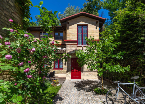 Nuomojamas namas Šeimyniškių g., Šnipiškės, Vilniaus m., Vilniaus m. sav., 96 m2 ploto, 2 aukštai Nuomojamas namas Šeimyniškių g., Šnipiškės, Vilniaus m., Vilniaus m. sav., 96 m2 ploto, 2 aukštai