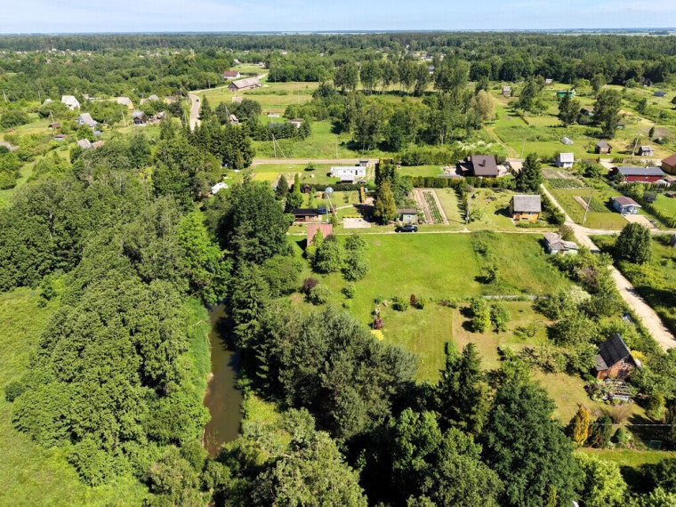 PARDUODAMI DU GRETIMI SODO SKLYPAI DAUMANTŲ SODUOSE, KĖDAINIŲ R. 6