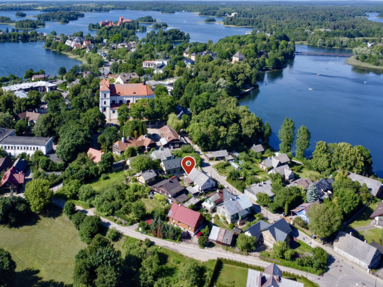 PARDUODAMAS BUTAS TRAKŲ SENAMIESTYJE, BIRUTĖS G., SU PRIVAČIA KIEMO ERDVE 2