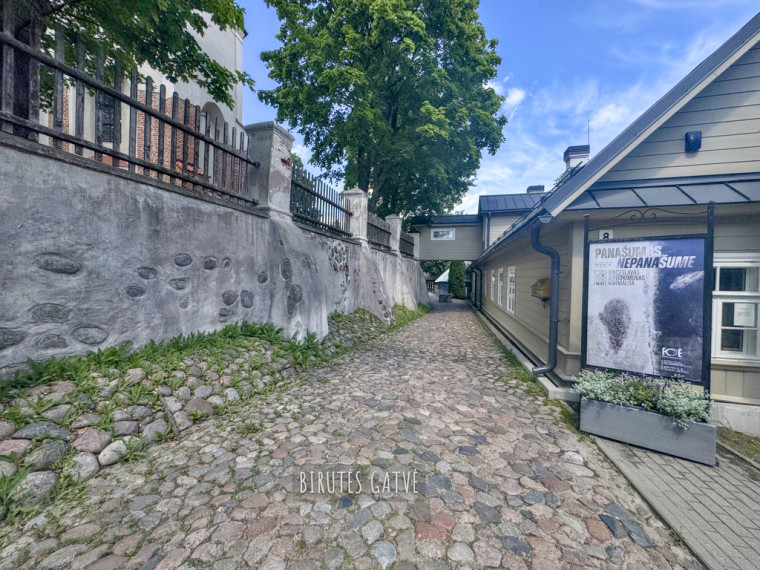 PARDUODAMAS BUTAS TRAKŲ SENAMIESTYJE, BIRUTĖS G., SU PRIVAČIA KIEMO ERDVE 16