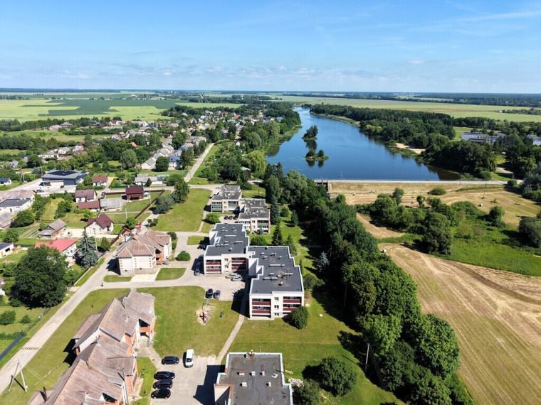PARDUODAMAS 4 KAMBARIŲ BUTAS SU ŽEMĖS SKLYPU IR ŪKINIO PASTATO DALIMI – VAINOTIŠKIAI, KĖDAINIŲ R. 13
