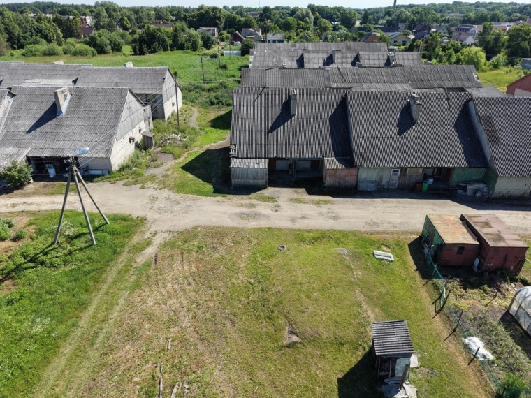 PARDUODAMAS 4 KAMBARIŲ BUTAS SU ŽEMĖS SKLYPU IR ŪKINIO PASTATO DALIMI – VAINOTIŠKIAI, KĖDAINIŲ R. 17