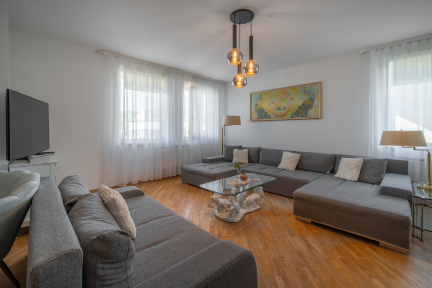 Parduodamas namas Miglių g., Ukmergės m., Ukmergės r. sav., 234.07 m2 ploto, 2 aukštai 2