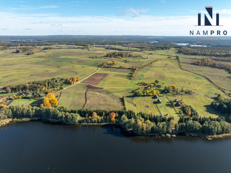 Ignalinos raj., Maksiūnų kaime, prie Prūdo ežero, parduodama 1/2 (1,75 ha) iš 3,5 ha sklypo dalis 2