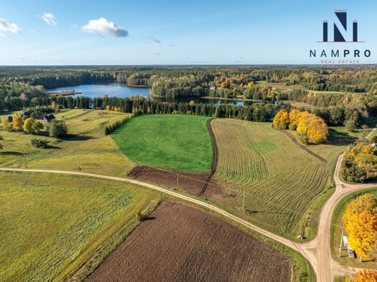 Ignalinos raj., Maksiūnų kaime, prie Prūdo ežero, parduodama 1/2 (1,75 ha) iš 3,5 ha sklypo dalis 3
