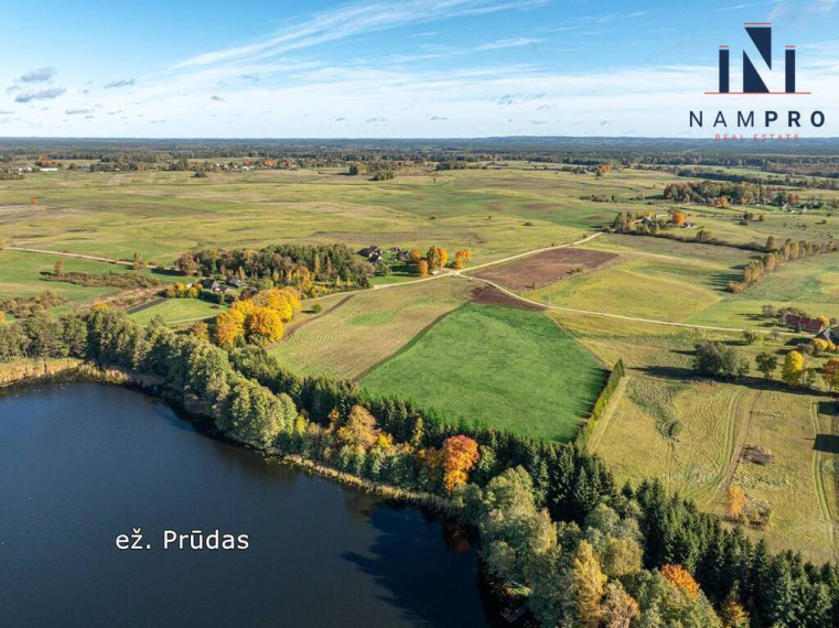 Ignalinos raj., Maksiūnų kaime, prie Prūdo ežero, parduodama 1/2 (1,75 ha) iš 3,5 ha sklypo dalis 6