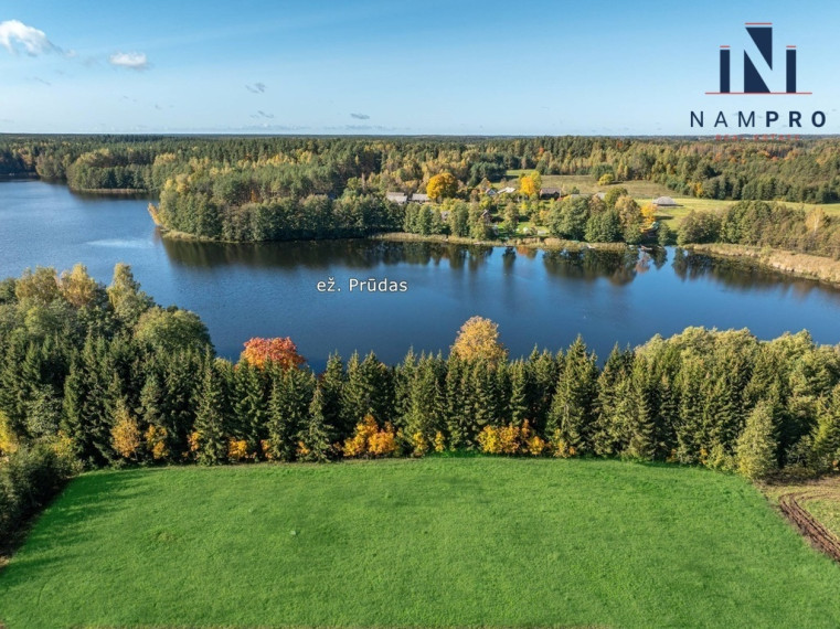 Ignalinos raj., Maksiūnų kaime, prie Prūdo ežero, parduodama 1/2 (1,75 ha) iš 3,5 ha sklypo dalis 7