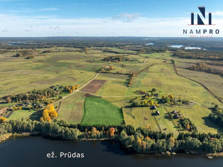 Ignalinos raj., Maksiūnų kaime, prie Prūdo ežero, parduodama 1/2 (1,75 ha) iš 3,5 ha sklypo dalis 10