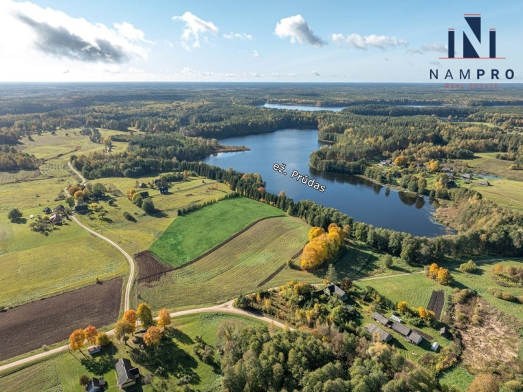 Ignalinos raj., Maksiūnų kaime, prie Prūdo ežero, parduodama 1/2 (1,75 ha) iš 3,5 ha sklypo dalis 17