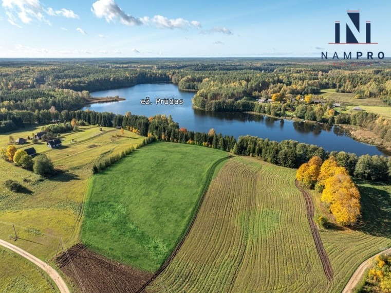 Ignalinos raj., Maksiūnų kaime, prie Prūdo ežero, parduodama 1/2 (1,75 ha) iš 3,5 ha sklypo dalis 19