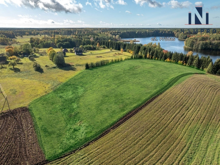 Ignalinos raj., Maksiūnų kaime, prie Prūdo ežero, parduodama 1/2 (1,75 ha) iš 3,5 ha sklypo dalis 20
