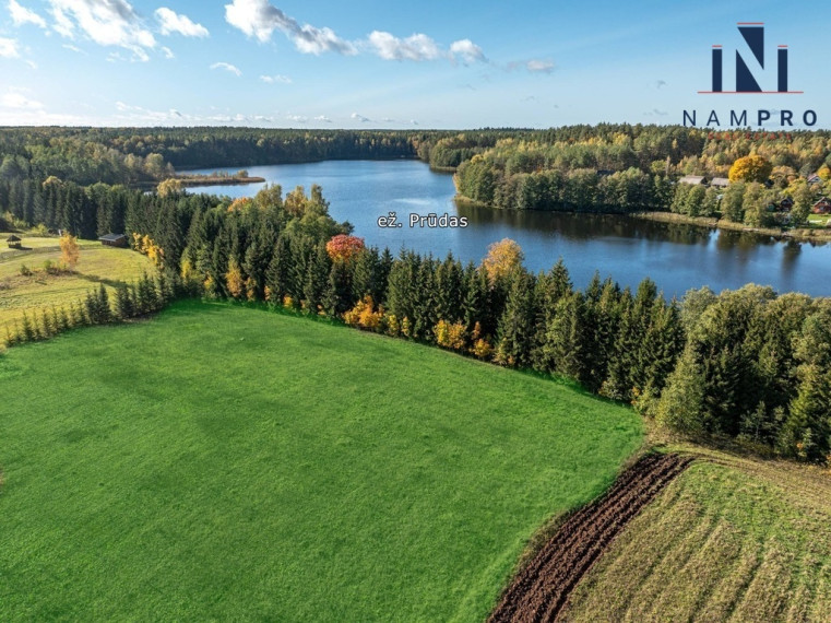 Ignalinos raj., Maksiūnų kaime, prie Prūdo ežero, parduodama 1/2 (1,75 ha) iš 3,5 ha sklypo dalis 21