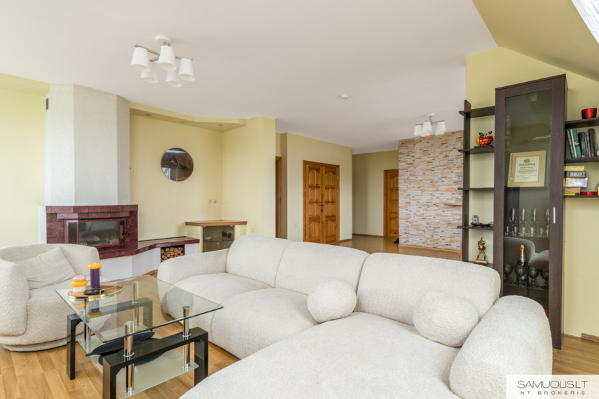 Parduodamas namas Medžiotojų g., Panevėžio m., Panevėžio m. sav., 321 m2 ploto, 2 aukštai 2