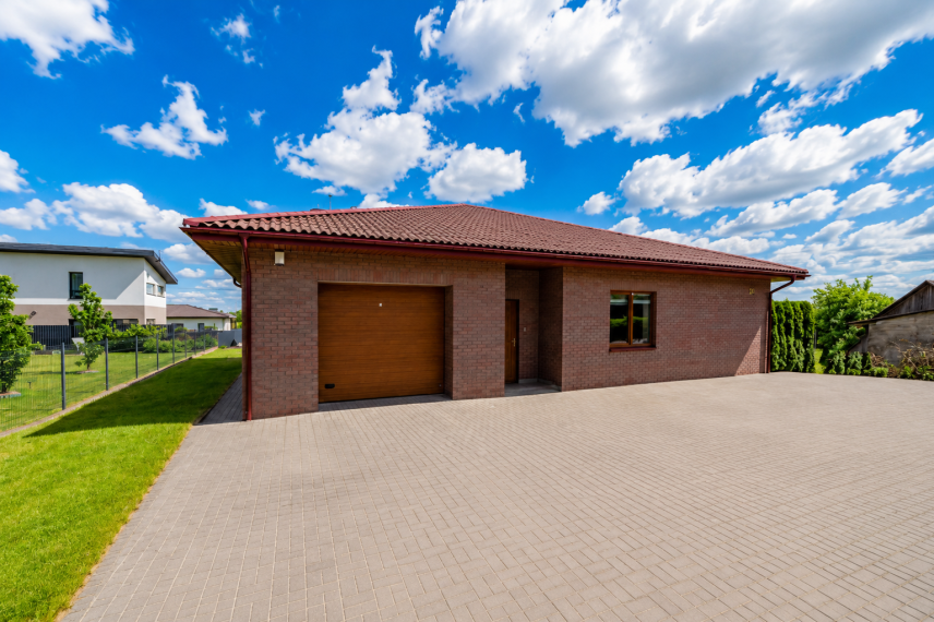 Parduodamas namas Akacijų g., Vinkšnėnų k., Šiaulių r. sav., 193.00 m² ploto 4 kambariai 2