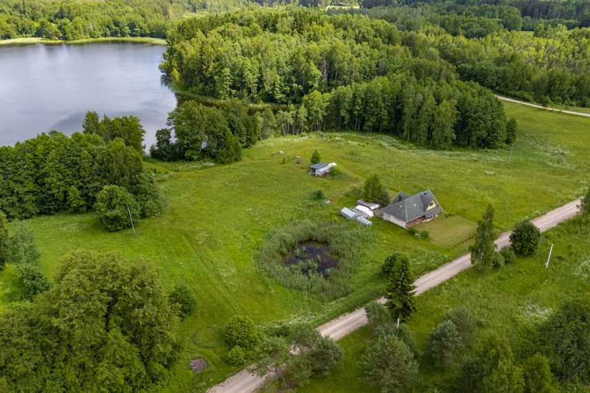 Parduodamas namas Varniškių k., Zarasų r. sav., 164.00 m² ploto 5 kambariai 4