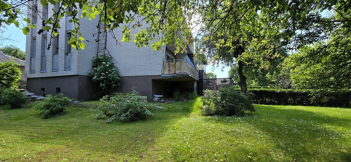 PARDUODAMAS SUBLOKUOTAS NAMAS UKMERGĖS CENTRE — Bažnyčios g. 20B 15
