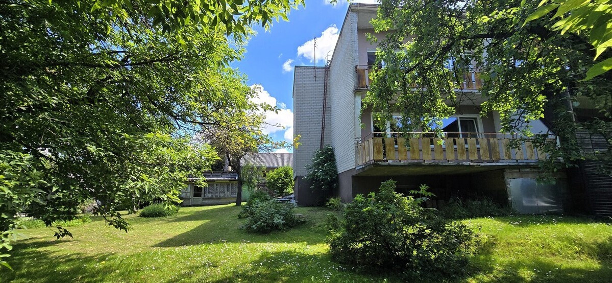 PARDUODAMAS SUBLOKUOTAS NAMAS UKMERGĖS CENTRE — Bažnyčios g. 20B 17