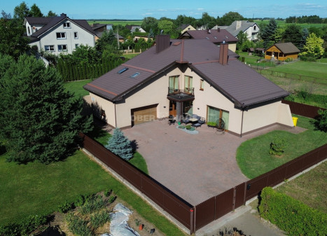 Parduodamas namas Žiburių g., Ginkūnai, Ginkūnų k., Šiaulių r. sav., 242.11 m2 ploto, 2 aukštai