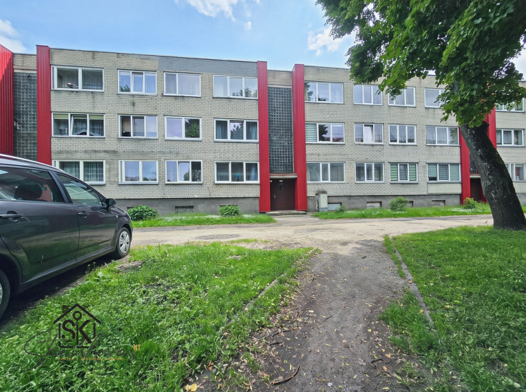 PIRMAME AUKŠTE PARDUODAMAS 3 KAMBARIŲ BUTAS RUSNĖJE, K. DONELAIČIO G. 5 23