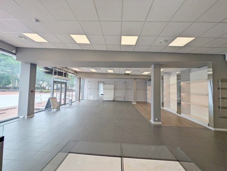 KOMERCINĖS-PREKYBOS PATALPOS ŠIAULIŲ CENTRE, SU RAMPA 7