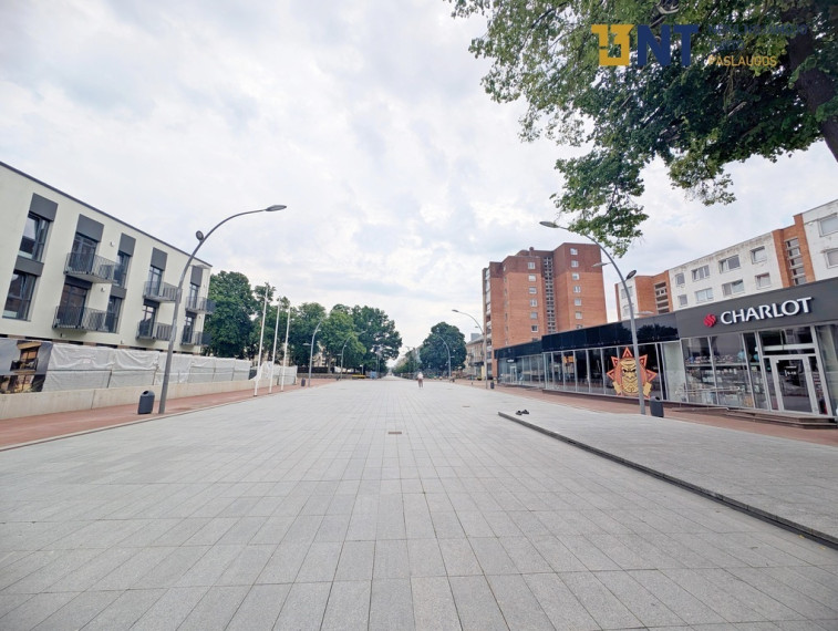 KOMERCINĖS-PREKYBOS PATALPOS ŠIAULIŲ CENTRE, SU RAMPA 32