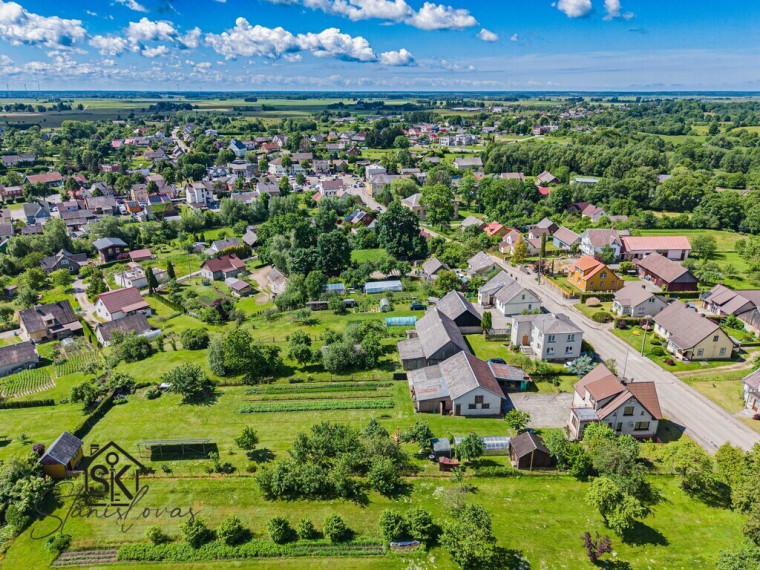 PARDUODAMAS NAMAS SU 19.72 A ŽEMĖS SKLYPU ŽEMAIČIŲ NAUMIESTYJE, SODŲ G. 16 33