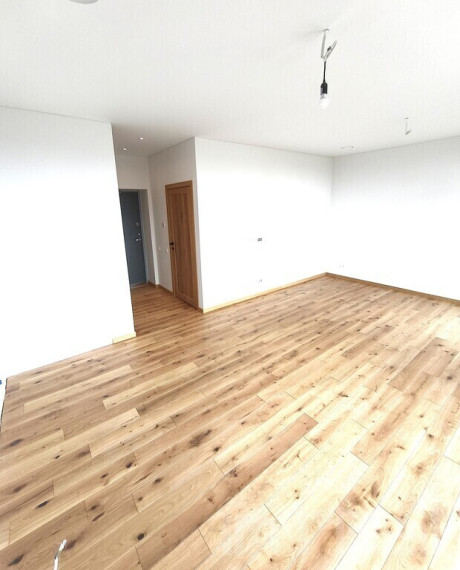 PARDUODAMAS PILNAI ĮRENGTAS A++ KLASĖS BUTAS SU BALKONU NAUJAME, IŠSKIRTINĖS KOKYBĖS NAME, UTENOS CENTRE 1