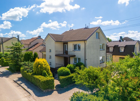 Parduodamas namas Žiburių g., Gargždų m., Klaipėdos r. sav., 235 m2 ploto, 2 aukštai Parduodamas namas Žiburių g., Gargždų m., Klaipėdos r. sav., 235 m2 ploto, 2 aukštai