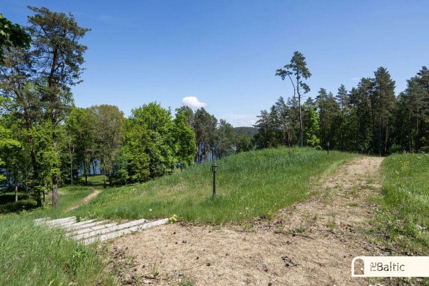 Parduodamas namas Ežerų g., Kaulakių k., Molėtų r. sav., 635.6 m2 ploto, 2 aukštai 16