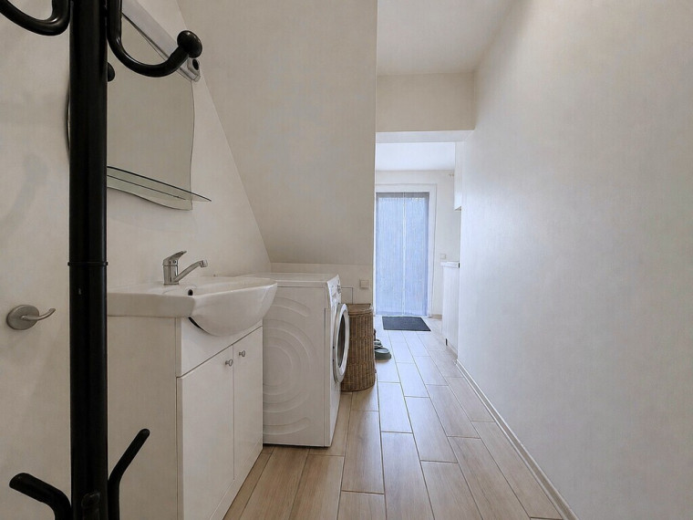 PARDUODAMA KOKYBIŠKAI SUREMONTUOTA NAMO DALIS SU NUOSAVO KIEMO DALIMI PANEVĖŽIO CENTRE, J. BASANAVIČIAUS G. 24 32