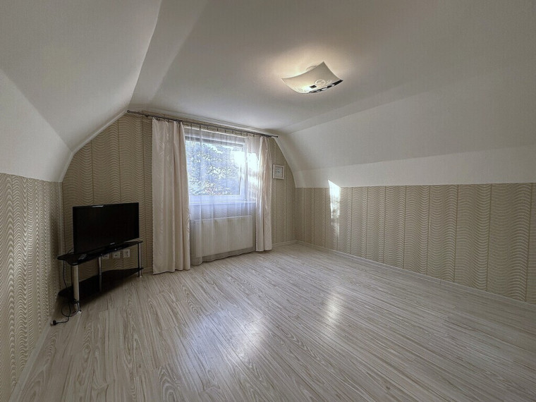 PARDUODAMA KOKYBIŠKAI SUREMONTUOTA NAMO DALIS SU NUOSAVO KIEMO DALIMI PANEVĖŽIO CENTRE, J. BASANAVIČIAUS G. 24 34