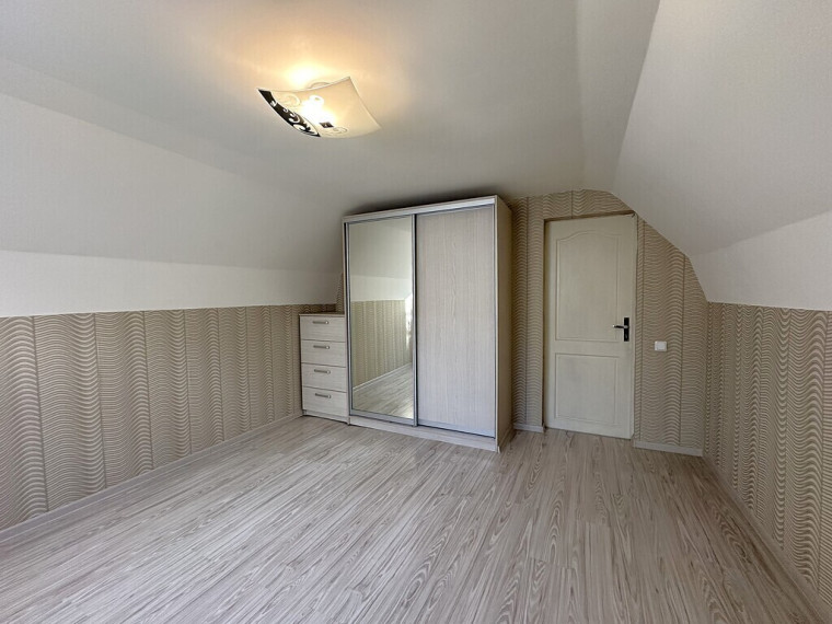 PARDUODAMA KOKYBIŠKAI SUREMONTUOTA NAMO DALIS SU NUOSAVO KIEMO DALIMI PANEVĖŽIO CENTRE, J. BASANAVIČIAUS G. 24 36